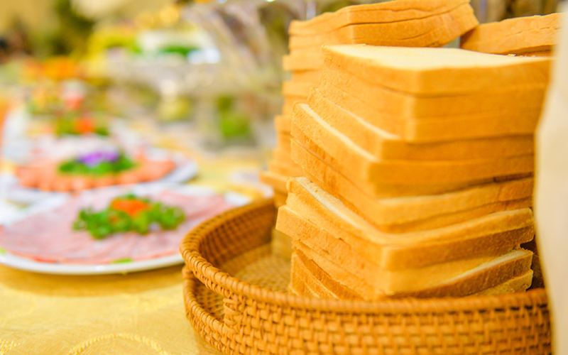 phuc_vu_an_sang_buffet_tieclienhoa_sinh_nhat_4